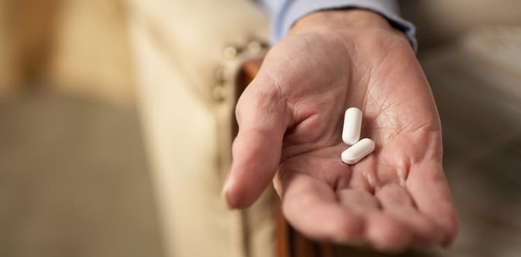 Pills in hand | Tylenol Liver Damage Lawsuit
